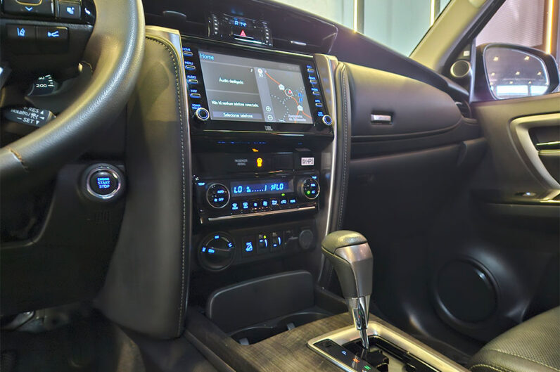 TOYOTA HILUX SW4 2.8 D-4D TURBO DIESEL SRX 7L 4X4 AUTOMÁTICO 2022