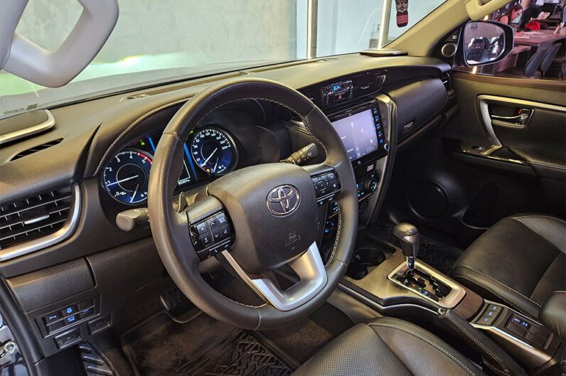 TOYOTA HILUX SW4 2.8 D-4D TURBO DIESEL SRX 7L 4X4 AUTOMÁTICO 2022