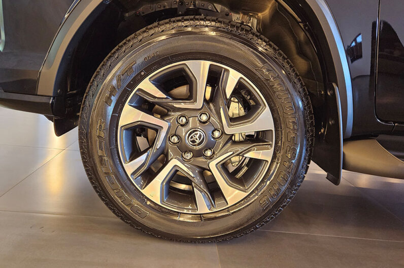 TOYOTA HILUX SW4 2.8 D-4D TURBO DIESEL DIAMOND 7L 4X4 AUTOMÁTICO 2026