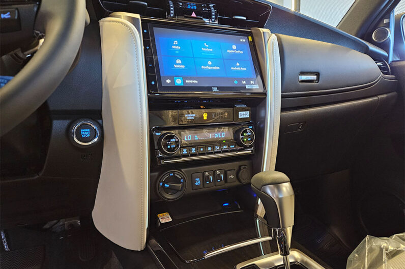 TOYOTA HILUX SW4 2.8 D-4D TURBO DIESEL DIAMOND 7L 4X4 AUTOMÁTICO 2026