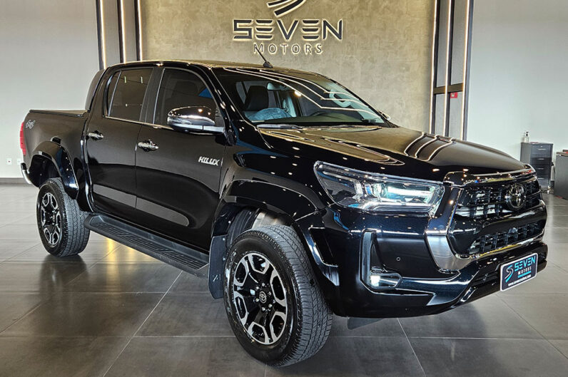 TOYOTA HILUX 2.8 D-4D TURBO DIESEL CD SRX 4X4 AUTOMÁTICO 2025