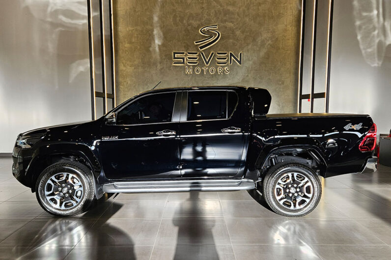 TOYOTA HILUX 2.8 D-4D TURBO DIESEL CD SRX 4X4 AUTOMÁTICO 2025