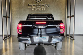 TOYOTA HILUX 2.8 D-4D TURBO DIESEL CD SRX 4X4 AUTOMÁTICO 2025