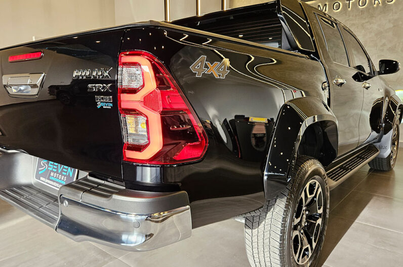 TOYOTA HILUX 2.8 D-4D TURBO DIESEL CD SRX 4X4 AUTOMÁTICO 2025