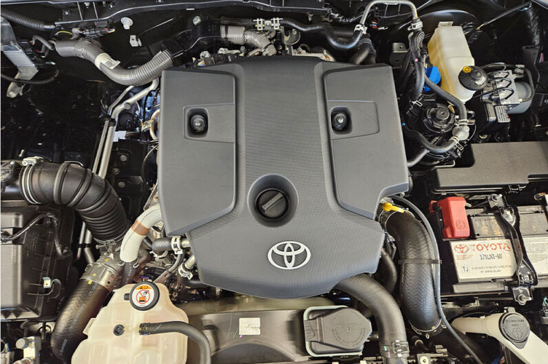 TOYOTA HILUX 2.8 D-4D TURBO DIESEL CD SRX 4X4 AUTOMÁTICO 2025