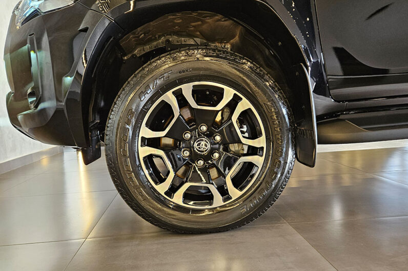 TOYOTA HILUX 2.8 D-4D TURBO DIESEL CD SRX 4X4 AUTOMÁTICO 2025