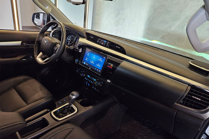 TOYOTA HILUX 2.8 D-4D TURBO DIESEL CD SRX 4X4 AUTOMÁTICO 2025
