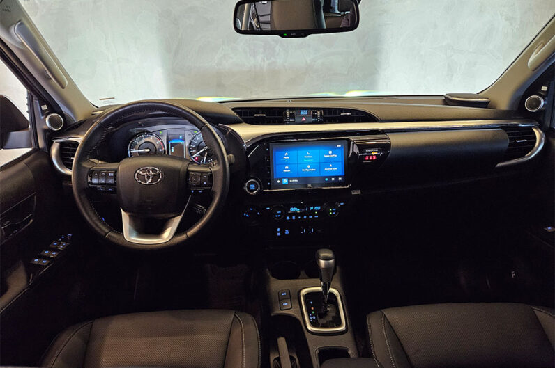 TOYOTA HILUX 2.8 D-4D TURBO DIESEL CD SRX 4X4 AUTOMÁTICO 2025