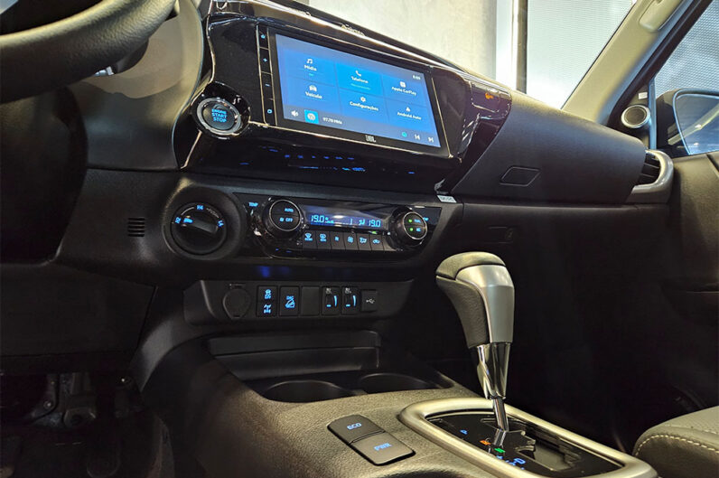 TOYOTA HILUX 2.8 D-4D TURBO DIESEL CD SRX 4X4 AUTOMÁTICO 2025