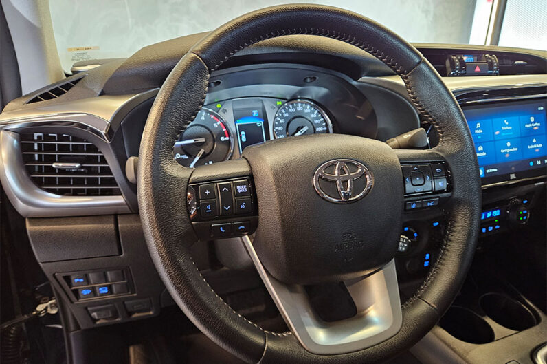 TOYOTA HILUX 2.8 D-4D TURBO DIESEL CD SRX 4X4 AUTOMÁTICO 2025
