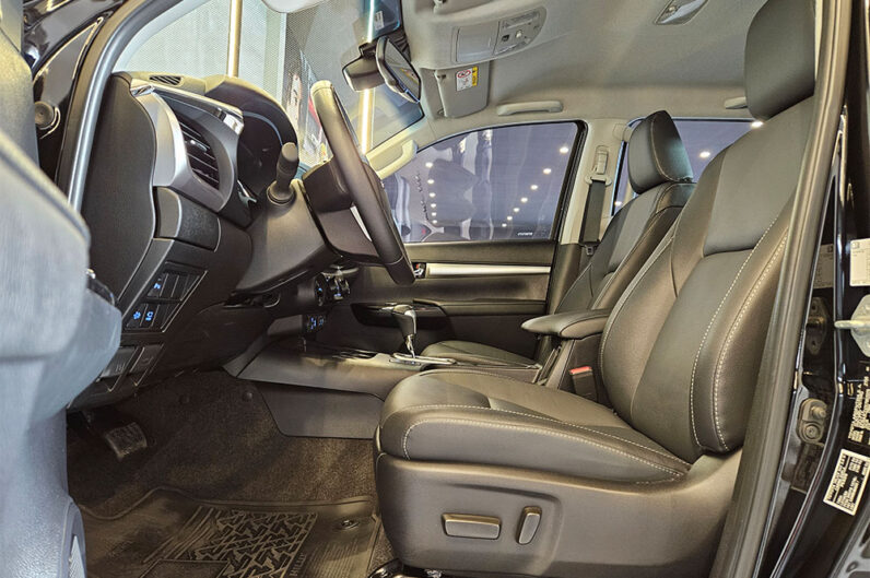 TOYOTA HILUX 2.8 D-4D TURBO DIESEL CD SRX 4X4 AUTOMÁTICO 2025