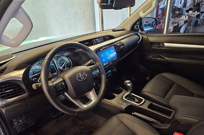 TOYOTA HILUX 2.8 D-4D TURBO DIESEL CD SRX 4X4 AUTOMÁTICO 2025