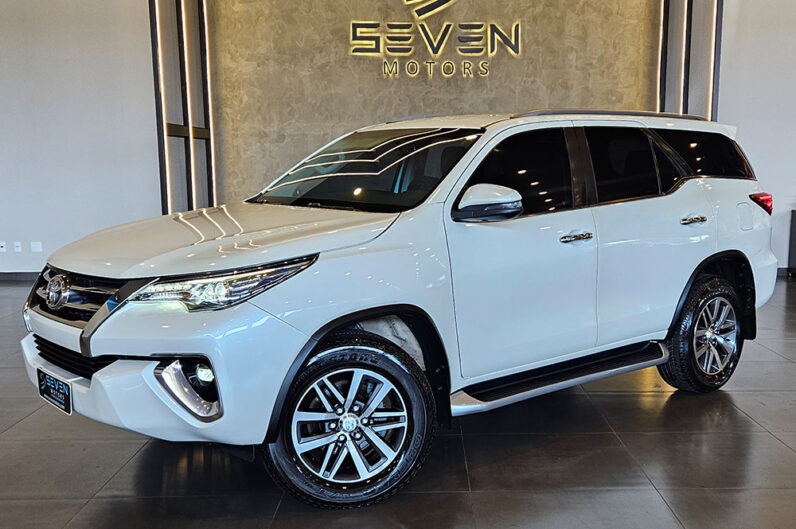 TOYOTA HILUX SW4 2.8 SRX DIAMOND 4X4 7 LUGARES 16V TURBO INTERCOOLER DIESEL 4P AUTOMÁTICO 2019