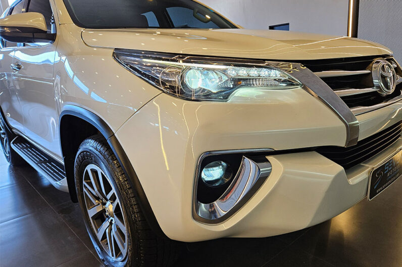 TOYOTA HILUX SW4 2.8 SRX DIAMOND 4X4 7 LUGARES 16V TURBO INTERCOOLER DIESEL 4P AUTOMÁTICO 2019