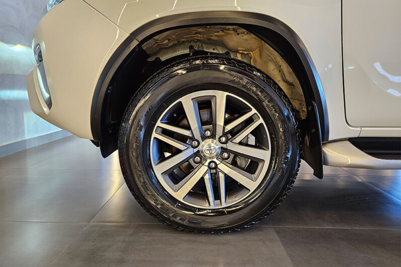 TOYOTA HILUX SW4 2.8 SRX DIAMOND 4X4 7 LUGARES 16V TURBO INTERCOOLER DIESEL 4P AUTOMÁTICO 2019