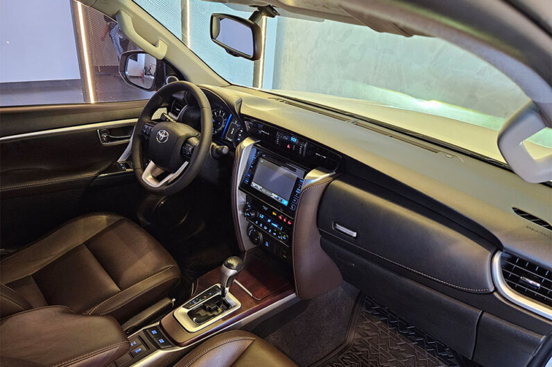 TOYOTA HILUX SW4 2.8 SRX DIAMOND 4X4 7 LUGARES 16V TURBO INTERCOOLER DIESEL 4P AUTOMÁTICO 2019