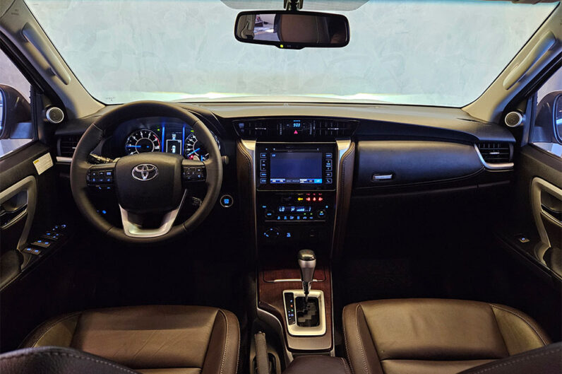TOYOTA HILUX SW4 2.8 SRX DIAMOND 4X4 7 LUGARES 16V TURBO INTERCOOLER DIESEL 4P AUTOMÁTICO 2019