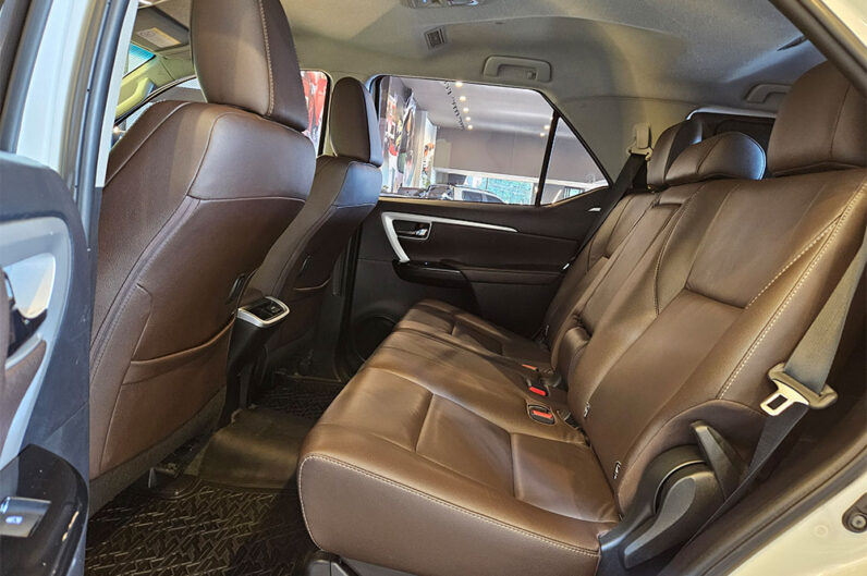 TOYOTA HILUX SW4 2.8 SRX DIAMOND 4X4 7 LUGARES 16V TURBO INTERCOOLER DIESEL 4P AUTOMÁTICO 2019