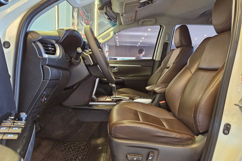 TOYOTA HILUX SW4 2.8 SRX DIAMOND 4X4 7 LUGARES 16V TURBO INTERCOOLER DIESEL 4P AUTOMÁTICO 2019