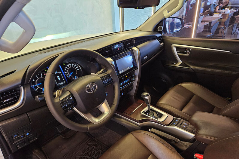 TOYOTA HILUX SW4 2.8 SRX DIAMOND 4X4 7 LUGARES 16V TURBO INTERCOOLER DIESEL 4P AUTOMÁTICO 2019