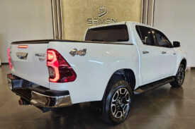 TOYOTA HILUX 2.8 D-4D TURBO DIESEL CD SRX 4X4 AUTOMÁTICO 2022