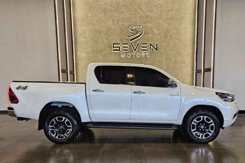 TOYOTA HILUX 2.8 D-4D TURBO DIESEL CD SRX 4X4 AUTOMÁTICO 2022