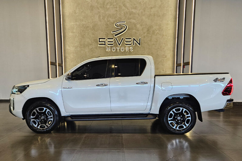 TOYOTA HILUX 2.8 D-4D TURBO DIESEL CD SRX 4X4 AUTOMÁTICO 2022