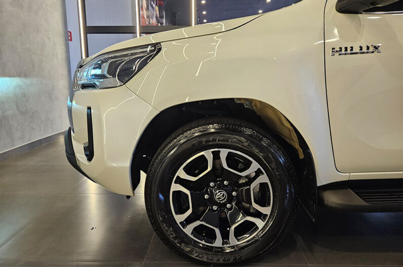 TOYOTA HILUX 2.8 D-4D TURBO DIESEL CD SRX 4X4 AUTOMÁTICO 2022