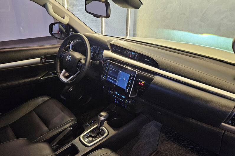 TOYOTA HILUX 2.8 D-4D TURBO DIESEL CD SRX 4X4 AUTOMÁTICO 2022