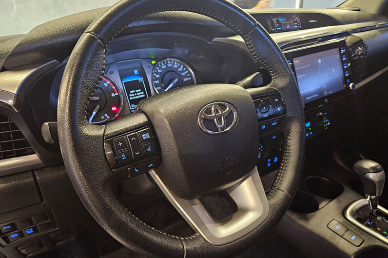 TOYOTA HILUX 2.8 D-4D TURBO DIESEL CD SRX 4X4 AUTOMÁTICO 2022