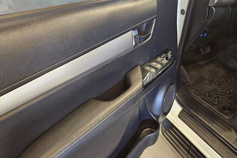 TOYOTA HILUX 2.8 D-4D TURBO DIESEL CD SRX 4X4 AUTOMÁTICO 2022
