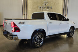 TOYOTA HILUX 2.8 D-4D TURBO DIESEL CD SRX 4X4 AUTOMÁTICO 2025