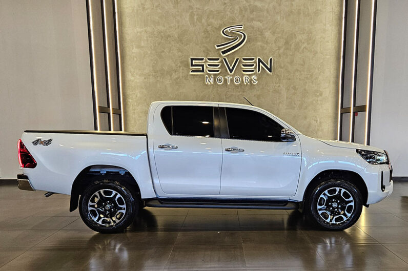 TOYOTA HILUX 2.8 D-4D TURBO DIESEL CD SRX 4X4 AUTOMÁTICO 2025