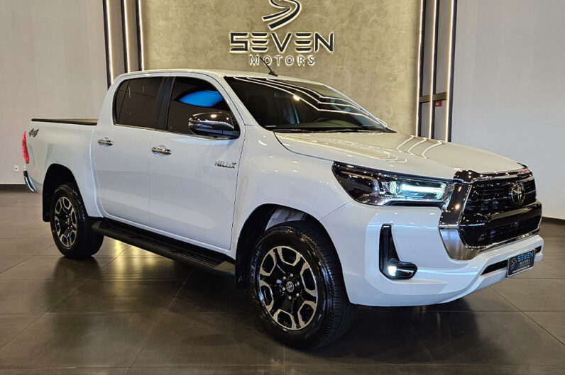 TOYOTA HILUX 2.8 D-4D TURBO DIESEL CD SRX 4X4 AUTOMÁTICO 2025