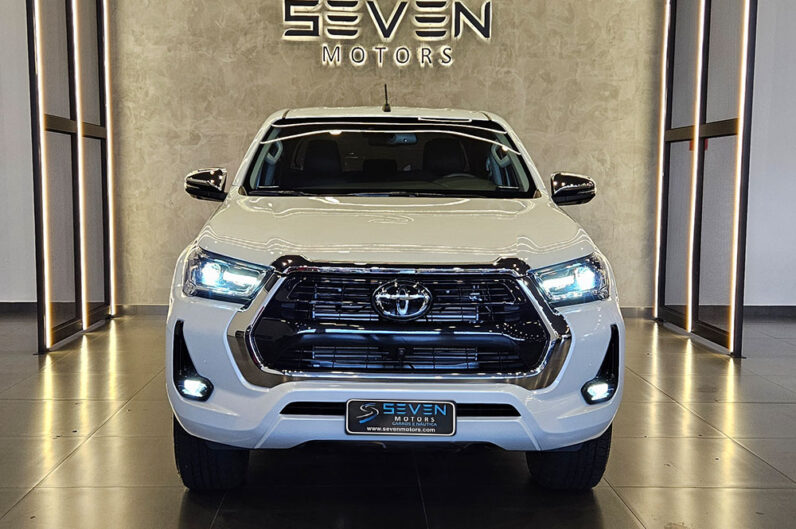 TOYOTA HILUX 2.8 D-4D TURBO DIESEL CD SRX 4X4 AUTOMÁTICO 2025