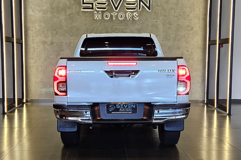 TOYOTA HILUX 2.8 D-4D TURBO DIESEL CD SRX 4X4 AUTOMÁTICO 2025