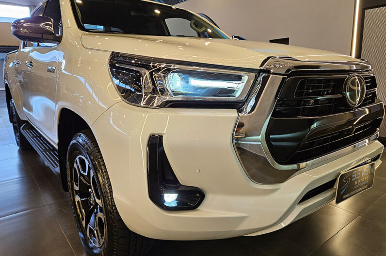 TOYOTA HILUX 2.8 D-4D TURBO DIESEL CD SRX 4X4 AUTOMÁTICO 2025