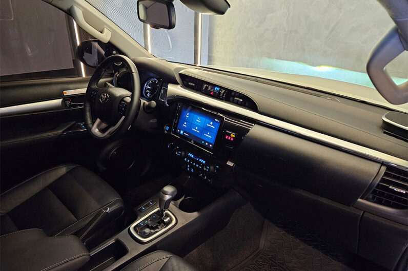 TOYOTA HILUX 2.8 D-4D TURBO DIESEL CD SRX 4X4 AUTOMÁTICO 2025