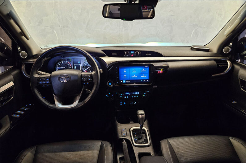 TOYOTA HILUX 2.8 D-4D TURBO DIESEL CD SRX 4X4 AUTOMÁTICO 2025
