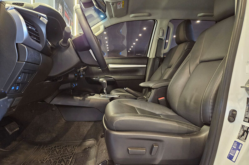 TOYOTA HILUX 2.8 D-4D TURBO DIESEL CD SRX 4X4 AUTOMÁTICO 2025