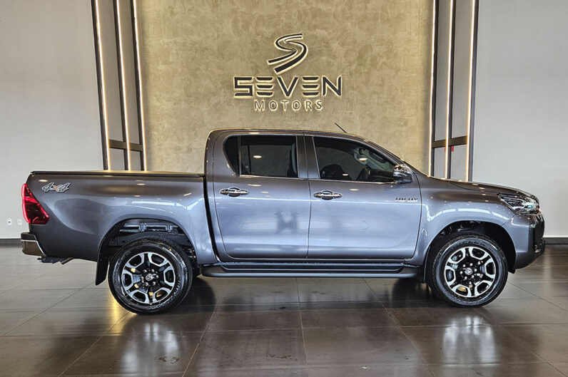 TOYOTA HILUX 2.8 D-4D TURBO DIESEL CD SRX 4X4 AUTOMÁTICO 2025