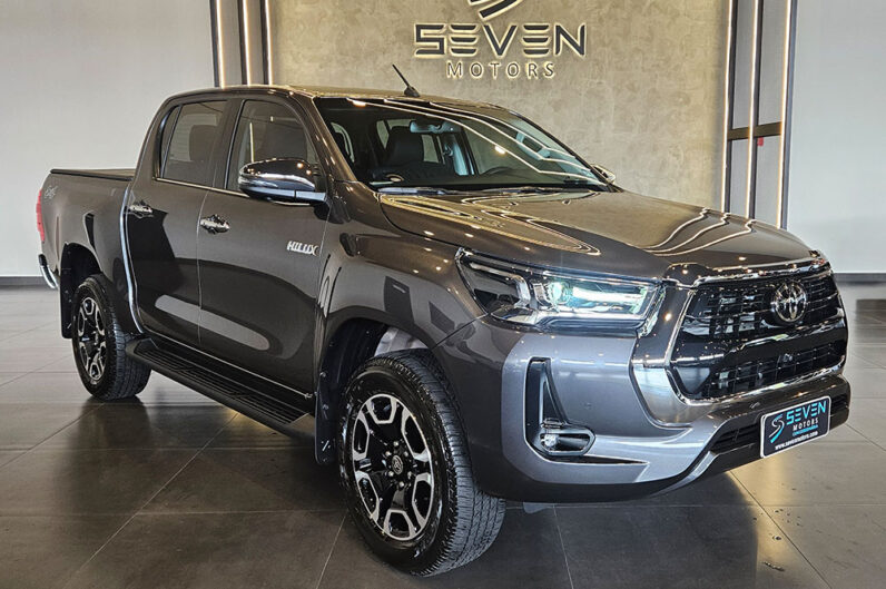 TOYOTA HILUX 2.8 D-4D TURBO DIESEL CD SRX 4X4 AUTOMÁTICO 2025