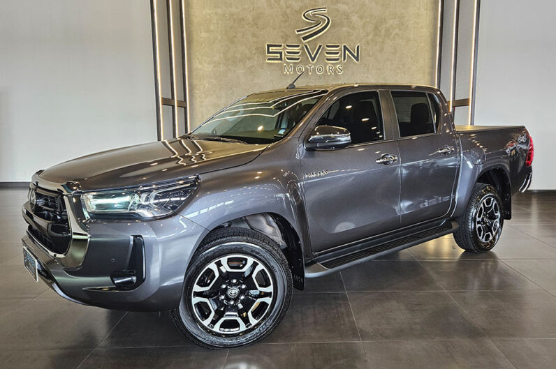 TOYOTA HILUX 2.8 D-4D TURBO DIESEL CD SRX 4X4 AUTOMÁTICO 2025