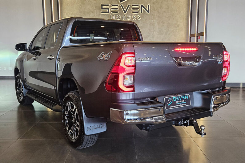 TOYOTA HILUX 2.8 D-4D TURBO DIESEL CD SRX 4X4 AUTOMÁTICO 2025