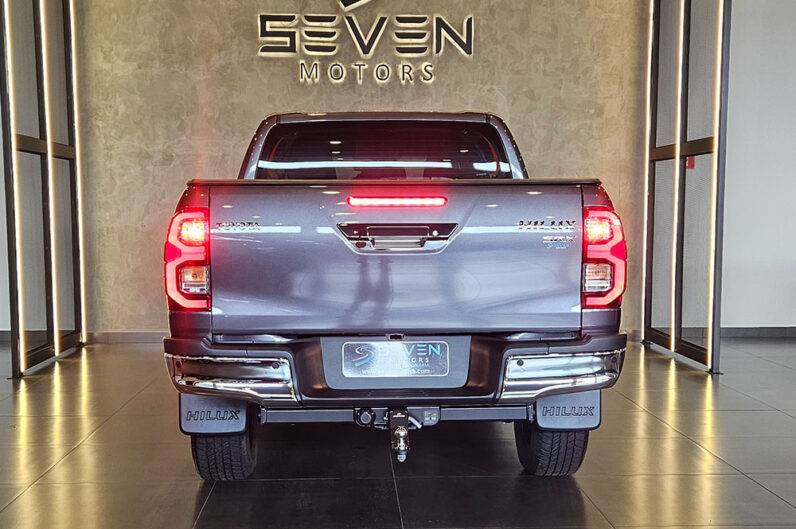 TOYOTA HILUX 2.8 D-4D TURBO DIESEL CD SRX 4X4 AUTOMÁTICO 2025
