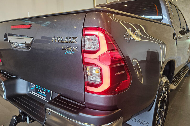 TOYOTA HILUX 2.8 D-4D TURBO DIESEL CD SRX 4X4 AUTOMÁTICO 2025