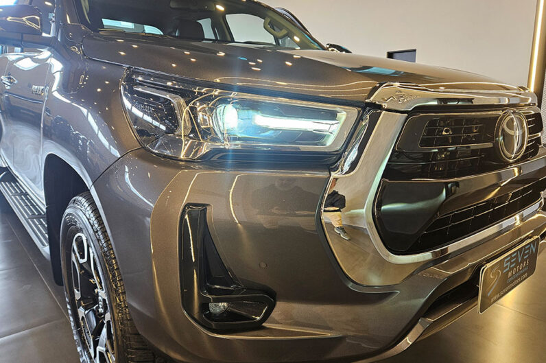 TOYOTA HILUX 2.8 D-4D TURBO DIESEL CD SRX 4X4 AUTOMÁTICO 2025