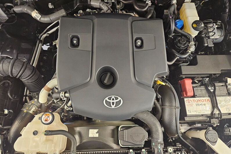 TOYOTA HILUX 2.8 D-4D TURBO DIESEL CD SRX 4X4 AUTOMÁTICO 2025