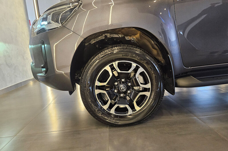 TOYOTA HILUX 2.8 D-4D TURBO DIESEL CD SRX 4X4 AUTOMÁTICO 2025