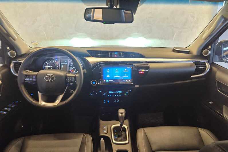 TOYOTA HILUX 2.8 D-4D TURBO DIESEL CD SRX 4X4 AUTOMÁTICO 2025